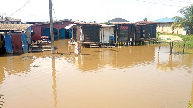 Hundreds of citizens have lamented over the recent flooding that has affected states like Adamawa, Taraba, Benue, Niger, Nasarawa, Kebbi, and Kogi states.