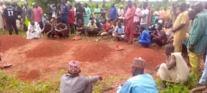 Residents of Fapo village, in the Lapai Local Government Area of Niger State, were thrown into panic on Sunday as bandits in their numbers attacked the community, killing at least four persons. Our correspondents were reliably informed that the bandits kidnapped about 15 people, whilst eight others were severely injured. According to an eyewitness, upon storming the village, the bandits shot sporadically and operated for hours without any form of interference from security operatives. He described the attack as being the first of its kind “We have never experienced such an attack before; the attack is horrible considering the number of deaths recorded as well as injuries,” he said. The residents most especially families of victims of the attack urged the government and security agencies to rise to their responsibility in securing lives and property to avoid future devastating attacks in the community, they demanded that those responsible for the attacks be apprehended and justice served. Calls to the state Police Public Relations Officer, DSP Wasiu Abiodun, were not picked or returned as of the time of filing this report.