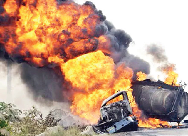 10 LIVES LOST, 5 VEHICLES BURNT AS FUEL LADEN TANKER EXPLODES ON LAGOS-IBADAN EXPRESSWAY
