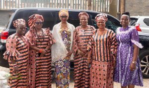 (Executive Members of Olori Remo joined by Dr. (Mrs.) Oluwabunmi Motunrayo Fatungase during a photo session with H.E Mrs. Bamidele Abiodun at the 2024 Olori Remo retreat)